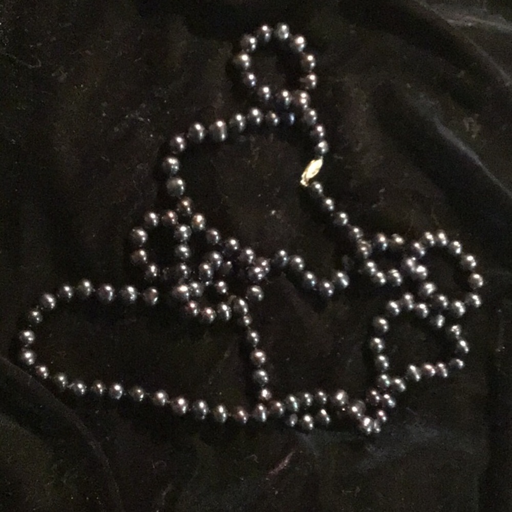 Beautiful black pearls.  Alkoa.slightly imperfect.  Gorgeous.